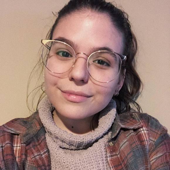 Meet your Posher, Sabrina - Picture 1 of 1